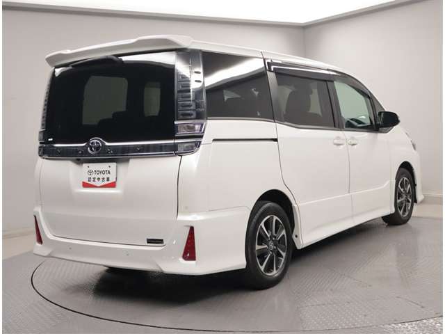 Toyota Voxy 3