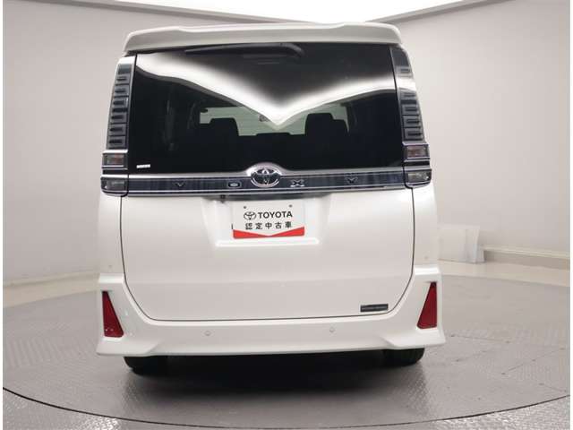Toyota Voxy 4