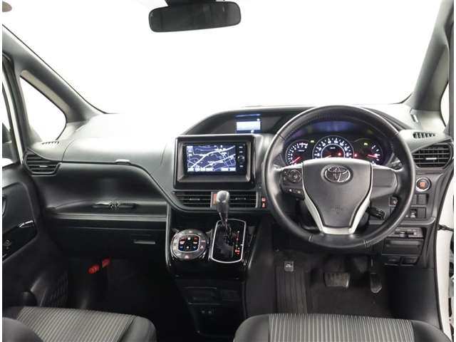 Toyota Voxy 5