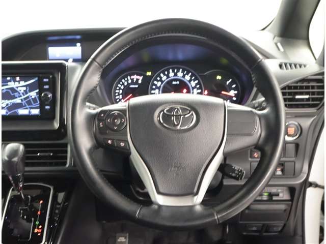 Toyota Voxy 6