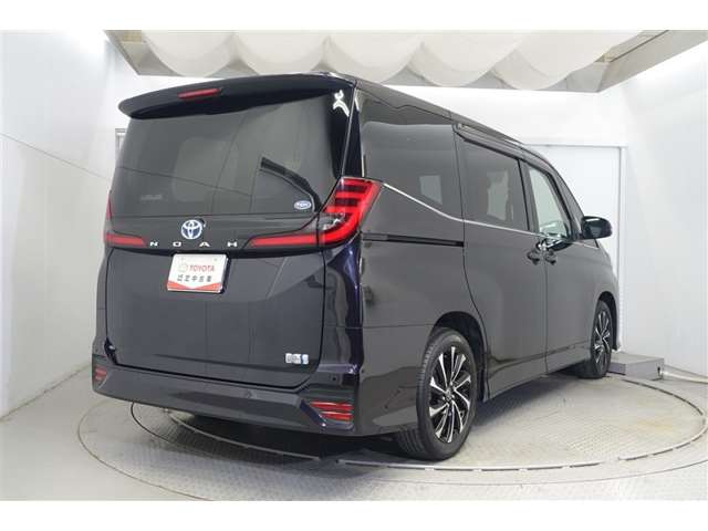 Toyota Noah 3