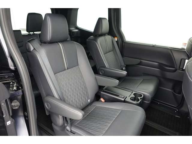 Toyota Noah 6