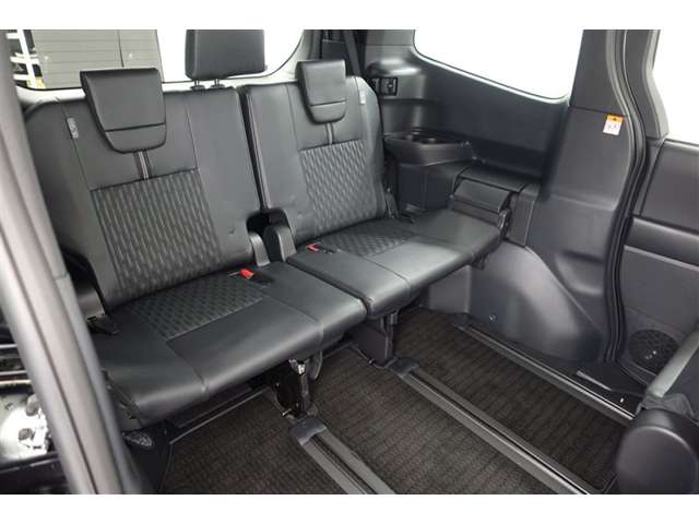 Toyota Noah 7