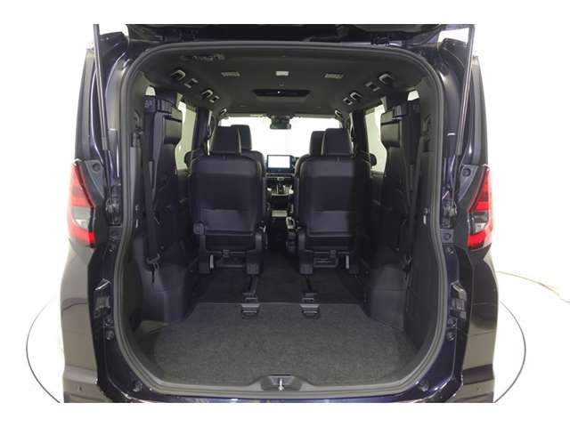 Toyota Noah 9