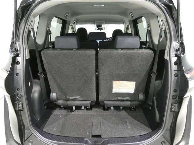Toyota Sienta 12