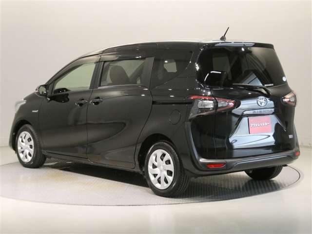 Toyota Sienta 5