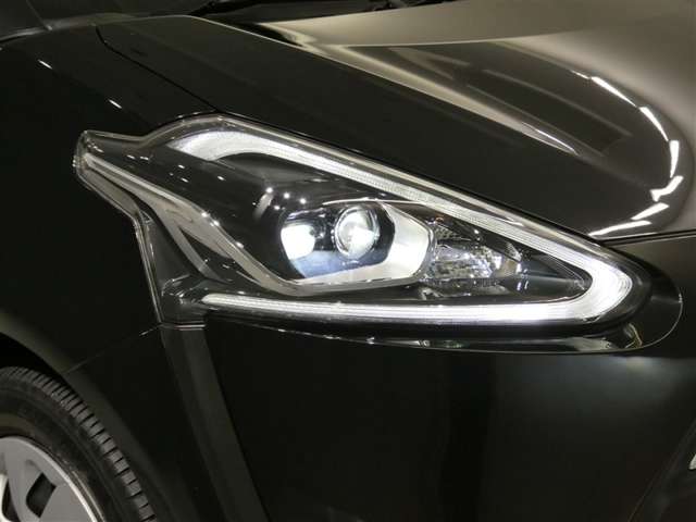 Toyota Sienta 8