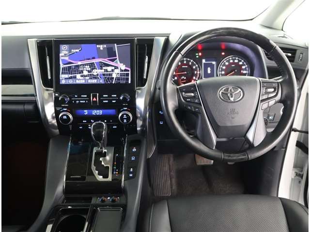 Toyota Alphard 3