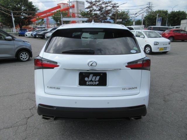 Lexus NX 8