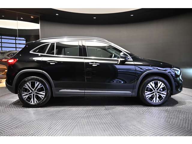 Mercedes-Benz GLA-Class 4