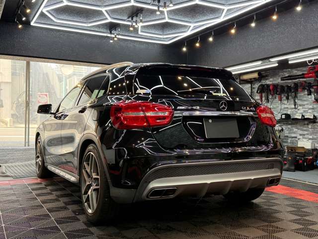 Mercedes-Benz GLA-Class 12