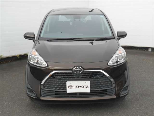 Toyota Sienta 3