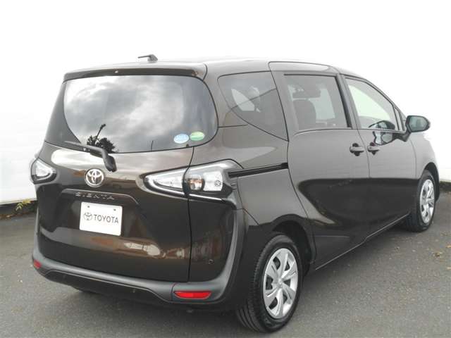 Toyota Sienta 4