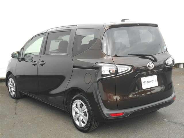 Toyota Sienta 5
