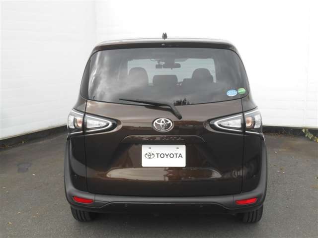 Toyota Sienta 6