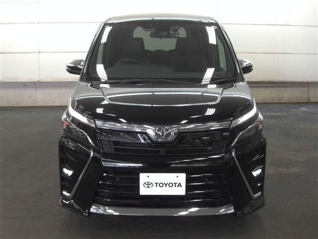 Toyota Voxy 2