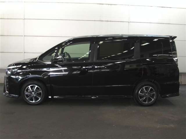 Toyota Voxy 3