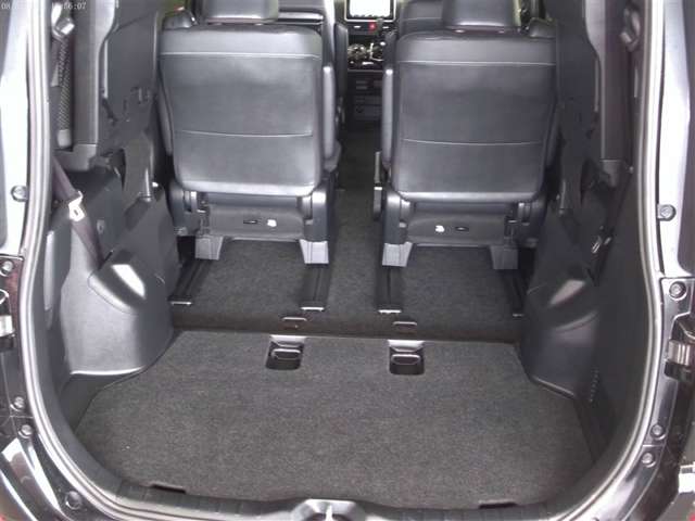 Toyota Voxy 8