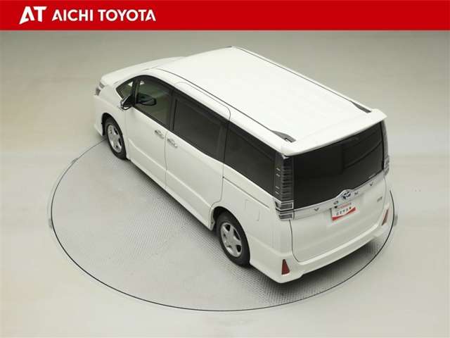Toyota Voxy 12