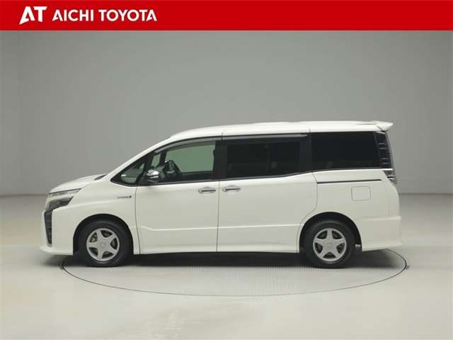 Toyota Voxy 3