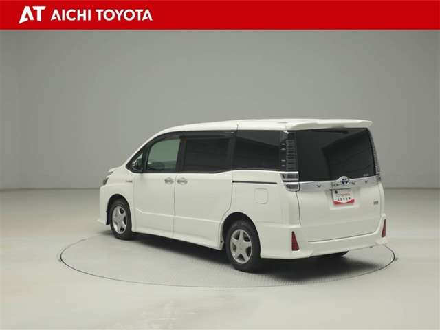 Toyota Voxy 4