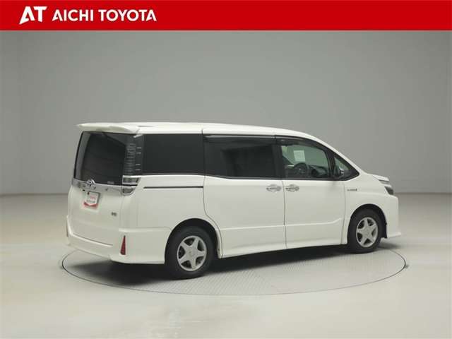 Toyota Voxy 6