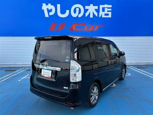 Toyota Voxy 3