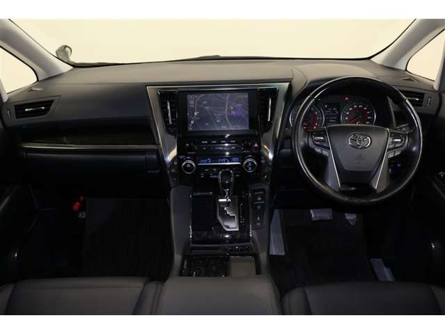 Toyota Alphard 4