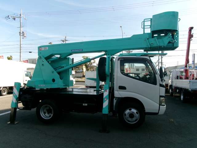 Hino Dutro 4