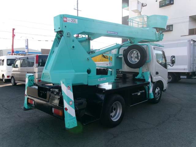 Hino Dutro 6
