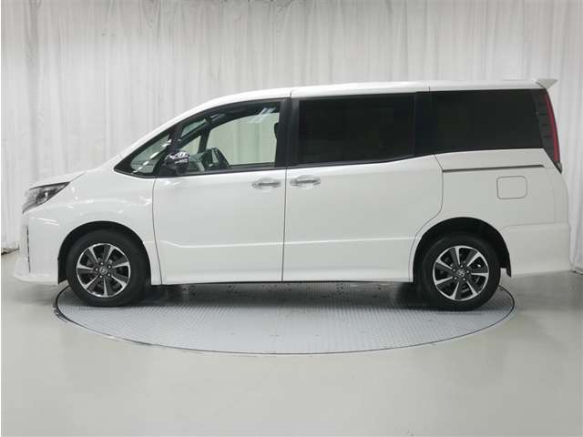 Toyota Noah 2