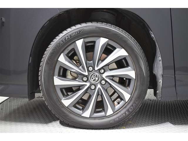 Toyota Voxy 12