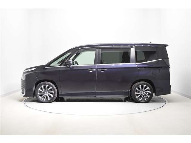 Toyota Voxy 4