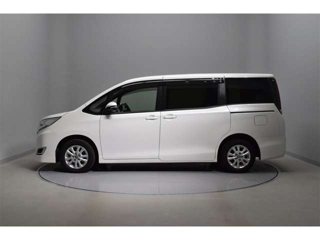 Toyota Noah 4
