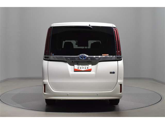 Toyota Noah 5