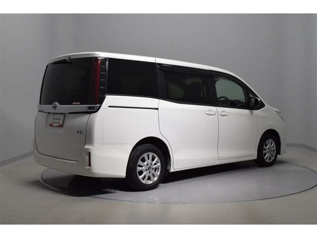 Toyota Noah 6