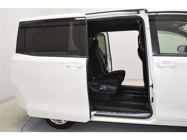 Toyota Noah 10
