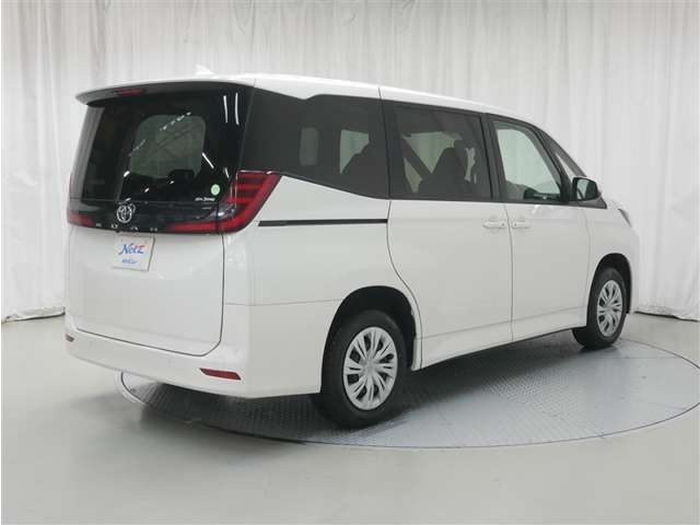 Toyota Noah 3