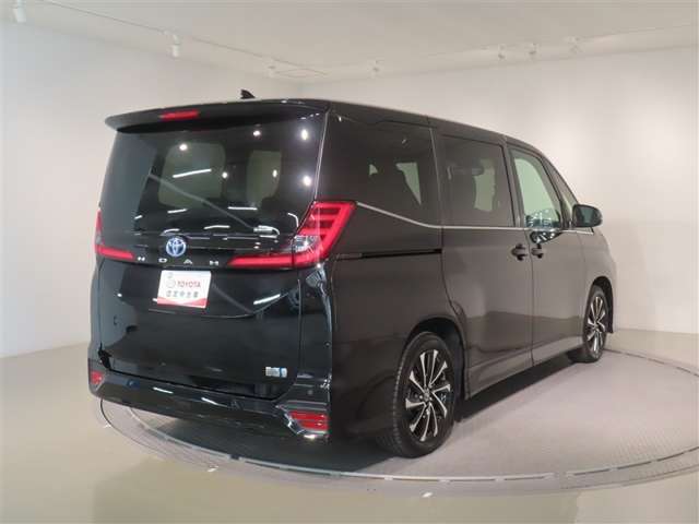 Toyota Noah 3