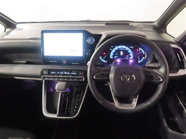 Toyota Noah 5