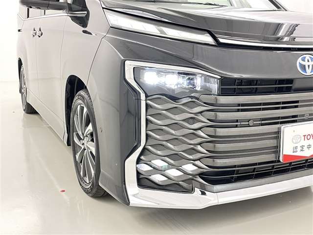 Toyota Voxy 8