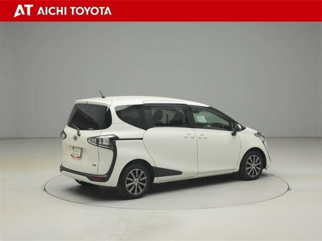Toyota Sienta 6