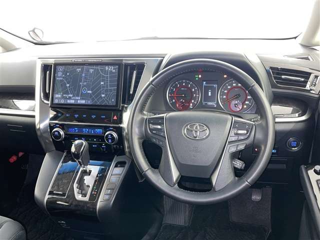 Toyota Alphard 9