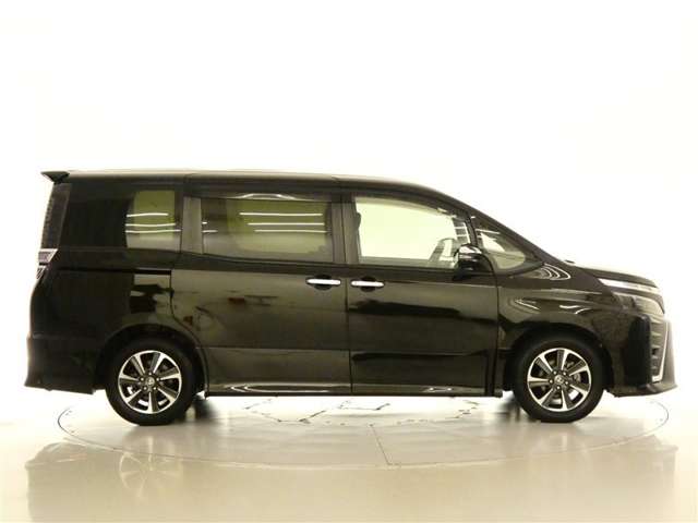 Toyota Voxy 2