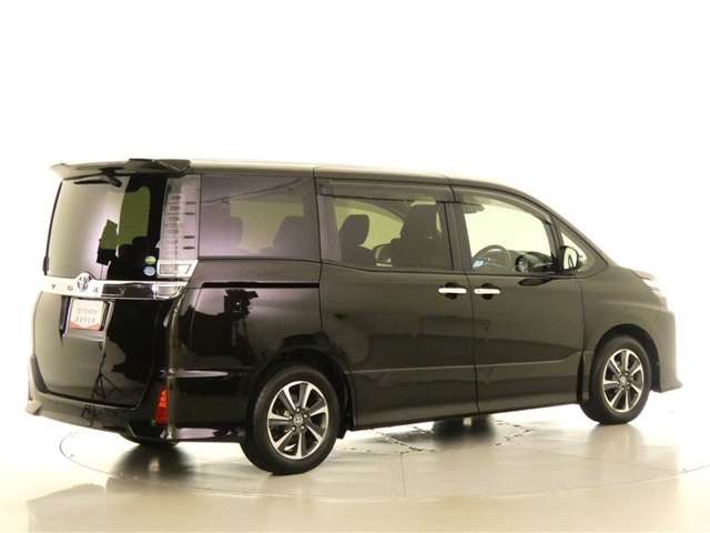 Toyota Voxy 3