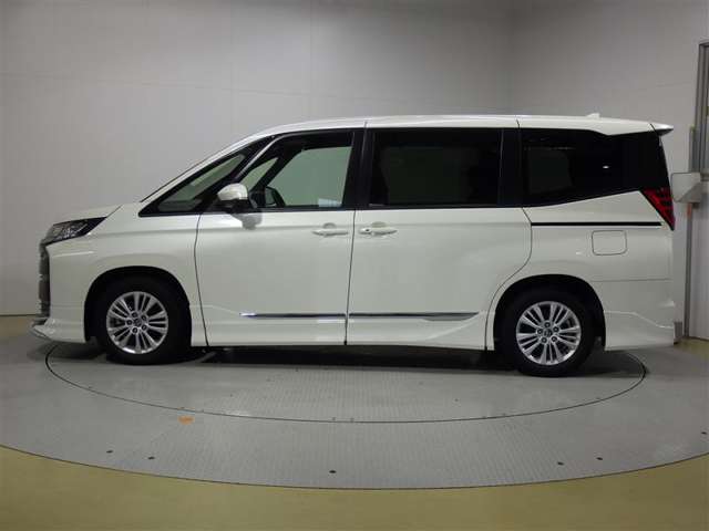 Toyota Noah 5