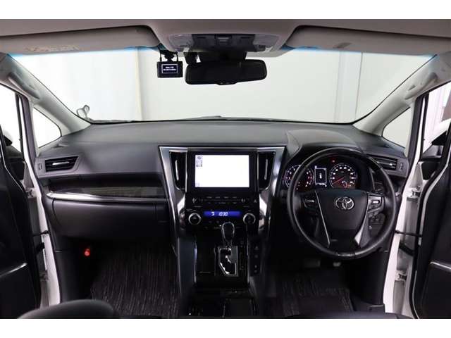 Toyota Alphard 6