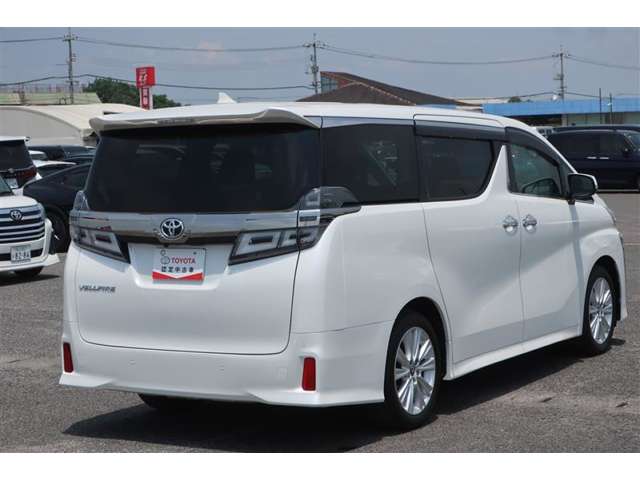 Toyota Vellfire 4
