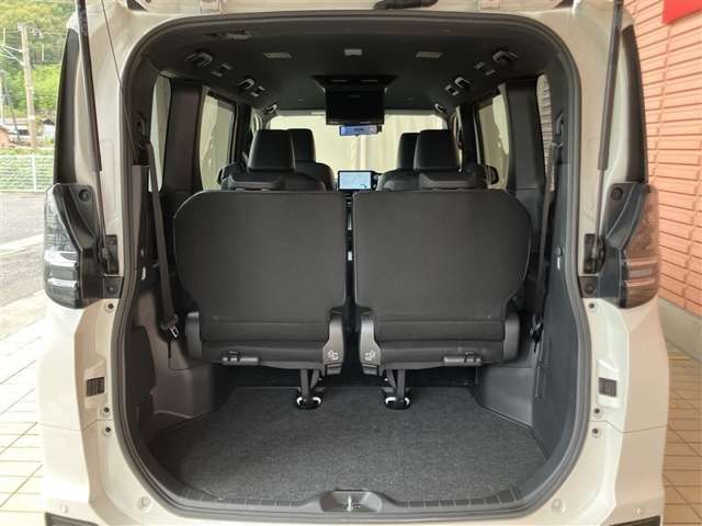 Toyota Voxy 8