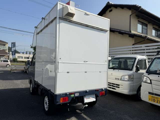 Nissan NT100 Clipper 4